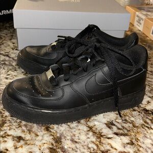 Nike Boy's Air Force 1 Black Sneakers size 4Y